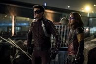 The Flash – Ralph (Hartley Sawyer, l.); Cisco (Carlos Valdes, r.)
