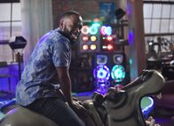 New Girl – Noch ahnt Winston (Lamorne Morris) nicht, dass er bald ein brisantes Geheimnis erfährt ...