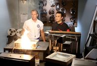 The Goldbergs – v.li.: Mr. Mellor (Bryan Callen), Barry Goldberg (Troy Gentile).