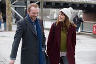 Es ist kompliziert..! – Das erste Treffen beginnt mit einem Spaziergang am Südufer der Themse: Nancy (Lake Bell) und Jack (Simon Pegg).