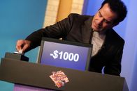 Monk – Der aktuelle Fall führt Mr. Monk (Tony Shalhoub) Mitten in eine erfolgreiche Quizshow, bei der es nicht mit rechten Dingen zuzugehen scheint ...