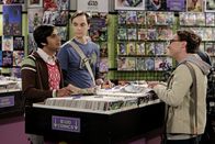 The Big Bang Theory – L-R: Kunal Nayyar (Rajesh Koothrappali), Sheldon Cooper (Jim Parsons), Leonard Hofstadter (Johnny Galecki).