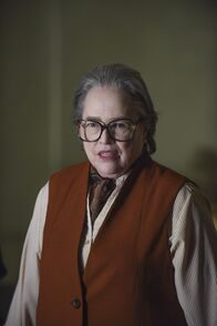 American Horror Story – Iris (Kathy Bates)