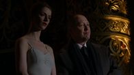 The Blacklist – Elise Paschen (Erica Sweany) und Raymond 'Red' Reddington (James Spader)