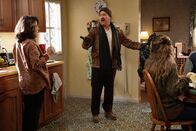 Ted – Susan Bennett (Alanna Ubach, l.); Matt Bennett (Scott Grimes, r.)