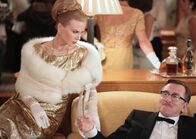 Grace of Monaco – Aus der ehemaligen Hollywood-Diva Grace Kelly (Nicole Kidman) wurde Gracia Patricia, die glamouröse Ehegattin von Fürst Rainier III. (Tim Roth). Doch das streng geregelte, ritualisierte Leben am monegassischen Hofe birgt auch viele Schattenseiten und Grace fühlt sich zunehmend in einem goldenen Käfig gefangen.