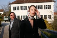 Adel dich – Elmar Wepper (Wendel Overmann), Elke Winkens (Corona Gräfin von Hepp).
