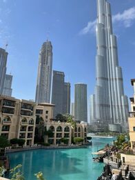 Servus am Abend – Moderatorin Claudia Maxones trifft Österreicher in Dubai