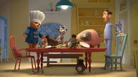 Paddingtons Abenteuer – Paddington (l.), Mr. Brown (r.)