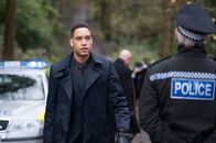 Line of Duty – Jamie (Royce Pierreson), früher AC-12, ermittelt nun auf in einer Einheit, die Hilton untersteht, der AC-12 abschaffen möchte.