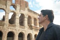 Schätze des Römischen Reichs – Darius Arya at the Flavian Amphitheater, now known as the Colosseum, where he is uncovering the history of the Domus Aurea and the Neronian era. (Credit: National Geographic/Rebecca Naunheimer)