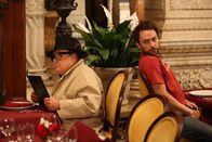 It's Always Sunny in Philadelphia – v.li.: Frank Reynolds (Danny DeVito), Charlie Kelly (Charlie Day)