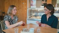 Die Ernährungs-Docs – Hausbesuch in der Eisdiele: Silja Schäfer probiert das Eis, dass Aleksandra S. und ihr Mann selber herstellen, und erfährt von einer folgenreichen Entscheidung.