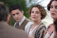 Agatha und der Fluch von Ischtar – Max Mallowan (li., Jonah Hauer-King) und Agatha Christie (re., Lyndsey Marshal).