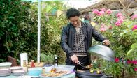 Rote Rosen – Bella (Alessia Mazzola) und Elyas (Mehmet Daloğlu m.) können wieder einen Schritt aufeinander zugehen und Bella beschließt vorläufig in Lüneburg bleiben. Und Victoria (Alessia Mazzola) zur Rede zu stellen!