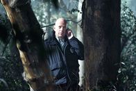 Hostage - Entführt – Nach einem fehlgeschlagenen Einsatz lässt sich der Polizist Jeff Talley (Bruce Willis) in eine Kleinstadt versetzen. Eines Tages jedoch nehmen drei Kleinganoven auf der Flucht nach einem Raubüberfall eine Familie in seinem Bezirk als Geiseln ...