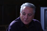 The Lazarus Project – Father Ezra (Bob Gunton) spielt mit Leben und Tod ...