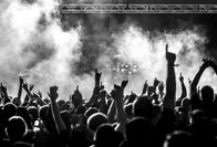 SWR Kulthits – Jubelnde Menge auf einem Rockkonzert