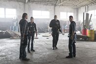 Navy CIS: L.A. – Versuchen, einen neuen Fall zu lösen: Callen (Chris O'Donnell, r.), Sam (LL Cool J, 2.v.r.), Deeks (Eric Christian Olsen, l.) und Kensi (Daniele Ruah, 2.v.l.) ...