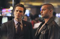 Castle – Casinobesitzer Sam Siegel aus Atlantic City wird ermordet in einem verlassenen Lagerhaus der New Yorker Docks aufgefunden. Ein neuer Fall für Javier Esposito (Jon Huertas, r.) und Kevin Ryan (Seamus Dever, l.) ..