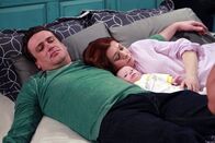 How I Met Your Mother – Robin hat es geschafft - sie hat das perfekte Bild von Marshall (Jason Segel, l.) und Lily (Alyson Hannigan, r.) und ihrem Sohn Marvin geschossen ...
