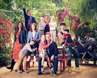 Single Parents – (1. Staffel) - Poppy Banks (Kimrie Lewis); Rory Banks (Devin Trey Campbell); Angie D'Amato (Leighton Meester, oben); Graham D'Amato (Tyler Wladis, unten); Amy Fogerty (Ella Allan, oben); Sophie Cooper (Marlow Barkley, unten); Douglas Fogerty (Brad Garrett, oben); Will Cooper (Taran Killam, unten); Emma Fogerty (Mia Allan); Miggy Park (Jake Choi)