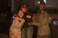 This Is Us - Das ist Leben – (v.l.n.r.) Kate Pearson (Hannah Zeile); Rebecca Pearson (Mandy Moore); Randall Pearson (Niles Fitch)