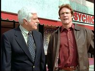 Diagnose: Mord – Mark (Dick Van Dyke, l.) und Steve (Barry Van Dyke, r.) sind ratlos: Ein wertvoller Diamant wurde trotz schärfster Sicherheitsmaßnahmen gestohlen.