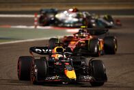 Formel 1: Großer Preis von Bahrain – Max Verstappen aus den Niederlanden fährt den (1) Oracle Red Bull Racing RB18 auf der Strecke während des F1 Grand Prix von Bahrain auf dem Bahrain International Circuit am 20. März 2022 in Bahrain, Bahrain.