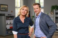 Die Rosenheim-Cops – Die Neuen im Team: Verena Danner (Katharina Abt, l.) und Oliver Gehring (Roman Roth, r.).