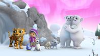 Wissper – Wissper - Der Eismonster-Drache - Wisspers Freund, der Eisbär Bert, hat eine großartige neue Eisbärenhöhle gefunden. Aber er traut sich nicht hinein, denn man kann unheimliche Töne aus dem Inneren hören. Er hat Angst, dass in der Höhle ein böser "Eismonster-Drache" haust. Wissper bittet Tigerin Stripes um Hilfe. Diese ist furchtlos und stark. Stripes soll der Sache auf den Grund gehen und etwaige Monster verscheuchen. Foto: ORF/STUDIO 100 MEDIA. Veröffentlichung honorarfrei nur für redaktionelle Berichterstattung in Sendungszusammenhang und mit Copyrightangabe. Kontakt: foto@orf.at