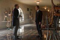 Steve Jobs – L-R: John Sculley (Jeff Daniels), Steve Jobs (Michael Fassbender)