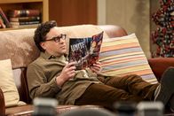 The Big Bang Theory – Leonard (Johnny Galecki) versucht, den Freundeskreis zu retten, als eine Unstimmigkeit für Unmut sorgt ...