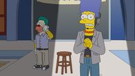 Die Simpsons – Krusty (l.); Marge (r.)