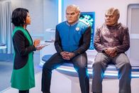 The Orville – (v.l.n.r.) Dr. Claire Finn (Penny Johnson Jerald); Lt. Cmdr. Bortus (Peter Macon); Klyden (Chad L. Coleman)