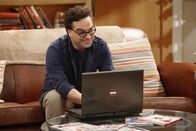 The Big Bang Theory – Eine unerwartete Freundschaft stellt Leonards (Johnny Galecki) Beziehung mit Penny auf eine harte Probe ...