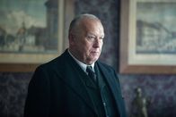 Babylon Berlin – Polizeipräsident Zörgiebel (Thomas Thieme) gerät zusehends in Bedrängnis.