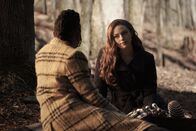 Legacies – Cleo (Omono Okojie, l.); Hope Mikaelson (Danielle Rose Russell, r.)