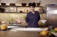 Zu Tisch mit Lucie - Kitchen Hacks – Lucie backt Kekse mit Bergamotte-Fenstern.