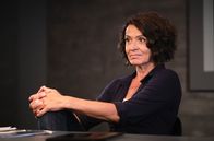 Tatort – Entspannt und entgegenkommend beginnt Lena Odenthal (Ulrike Folkerts) die Vernehmung ihres Hauptverdächtigen.