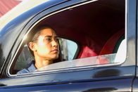 Death in Paradise – Death in Paradise Staffel 8 Folge 6 Sie ist von den vergangenen Ereignissen traumatisiert: Joséphine Jobert als DS Florence Cassell Copyright: SRF/Red Planet Pictures