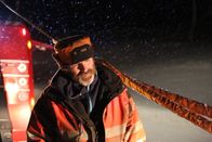 Ice Road Rescue - Extremrettung in Norwegen – Bjørn Lærgreid walking under the wires he has attached on the truck.