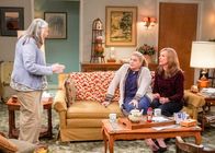 Mom – (v.l.n.r.) Claire (Lois Smith); Tammy (Kristen Johnston); Bonnie (Allison Janney)