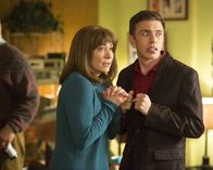 The Middle – L-R: Frankie Heck (Patricia Heaton) und Brad Bottig (Brock Ciarlelli)