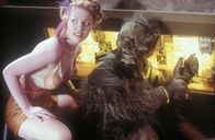 Gene Roddenberry's Andromeda – Rev Bem (Brent Stait) ist ein Angehöriger der tierähnlichen Magog, die wegen ihrer Brutalität und furchterregenden Gewohnheiten in der ganzen Galaxie gefürchtet werden. Seine Partnerin Trance Gemini (Laura Bertram) ist ein mysteriöser, elfenartiger Alien und genau das Gegenteil von Rev. "Andromeda", Science-Fiction-Serie, USA/CDN 2000 ff, Staffel I-II, Mo-Fr, 18.20 Uhr auf Tele 5. Abdruck honorarfrei bei redaktioneller Nennung von Tele 5 bis 2 Tage nach Ausstrahlung - Gilt auch bei Wdh..