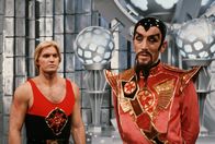 Flash Gordon – Flash Gordon (Sam J. Jones, l.); Imperator Ming (Max von Sydow, r.)