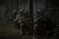 Zero Dark Thirty – Die Erstürmung des Anwesens von Osama bin Laden in Abbottabad findet am 2. Mai 2011, dreißig Minuten nach Mitternacht ("Zero Dark Thirty" im Militärjargon) statt ...