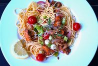 Zu Tisch ... – Zu Tisch Bad Gastein – Österreich Pasta mit Pfifferlingen, Zitronen und Tomaten Copyright: SRF/Reiner Bauer