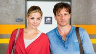 Der Lehrer – Stefan Vollmer (Hendrik Duryn) und Karin Noske (Jessica Ginkel)
