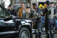 Next – Magier Cris (Nicolas Cage, 2.v.l.) beteiligt sich an der Lagebesprechung des FBI. Agentin Ferris (Julianne Moore, 3.v.l.) debattiert mit Agent Cavanaugh (Tory Kittles, 3.v.r.) die Vorgehensweise.